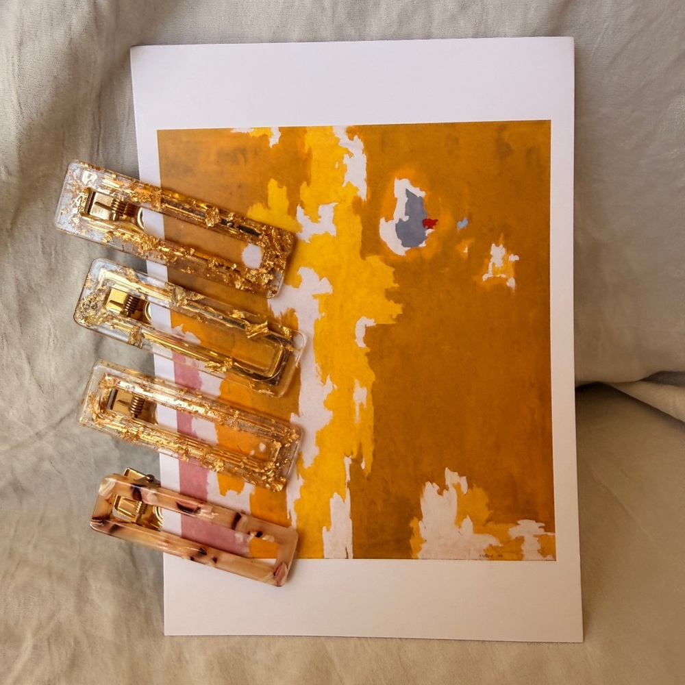 Source Unknown Gold and Tan Hair Clips
